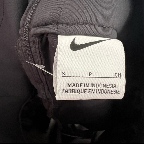 Nike Women's Tech Pack Woven Charcoal Gray Shorts with Zip Closure - Size S - Picture 7 of 8